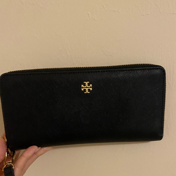 Tory Burch Handbags - Tory Burch wallet